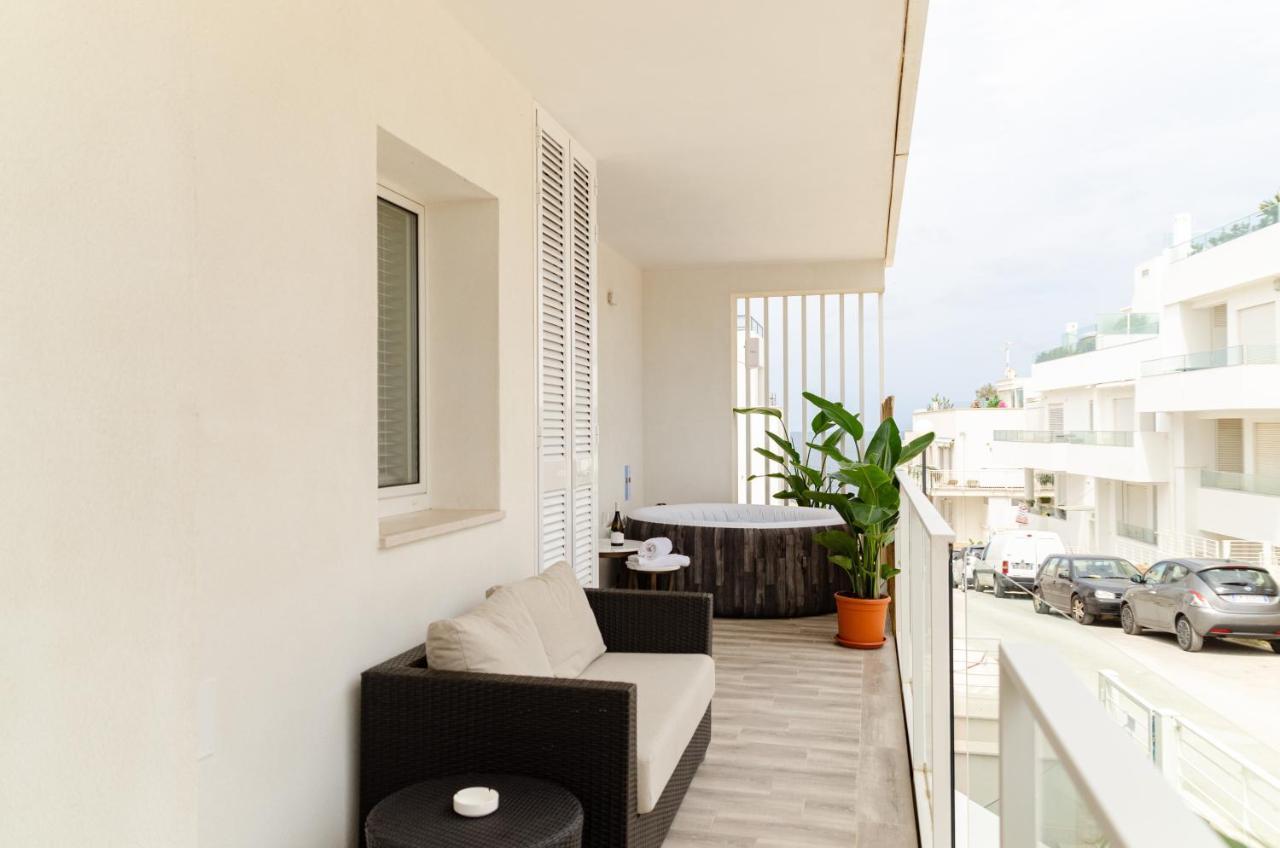 Ferienwohnung Apulialux Seaview Prestige Apt / Jacuzzi + Parking Polignano a Mare Exterior foto