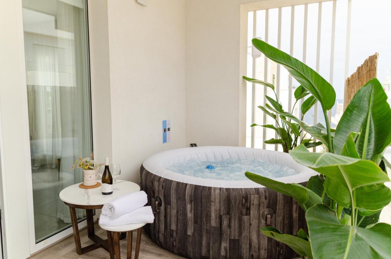 Ferienwohnung Apulialux Seaview Prestige Apt / Jacuzzi + Parking Polignano a Mare Exterior foto